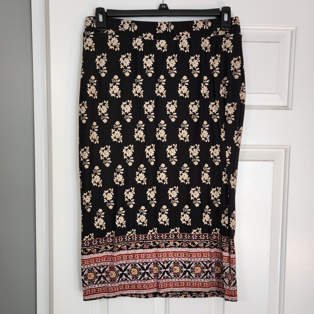 Gilli Black Floral Pencil Skirt